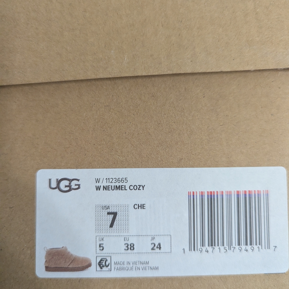 EUC UGG Neumel Cozy - Picture 7 of 7